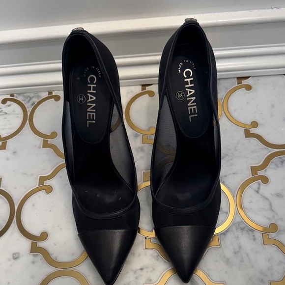 CHANEL Black Pointed Toe Mesh & Leather Pumps - Picture 2 of 11